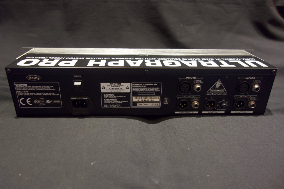 Ecualizador Behringer FBQ 3102