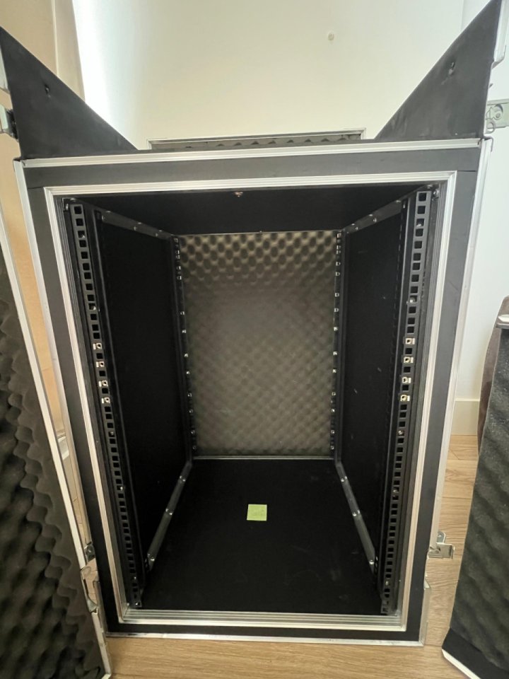 Mueble Rack DJ / Sonido Profesional Fonestar FRM-175 + Tapas Mesa de segunda mano · Foto 4 de 9 · Madrid · 300 €