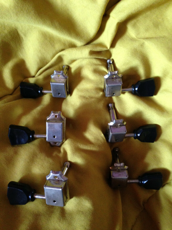 Straplocks Dunlop,Clavijero chrome, golpeador, tapa, ...