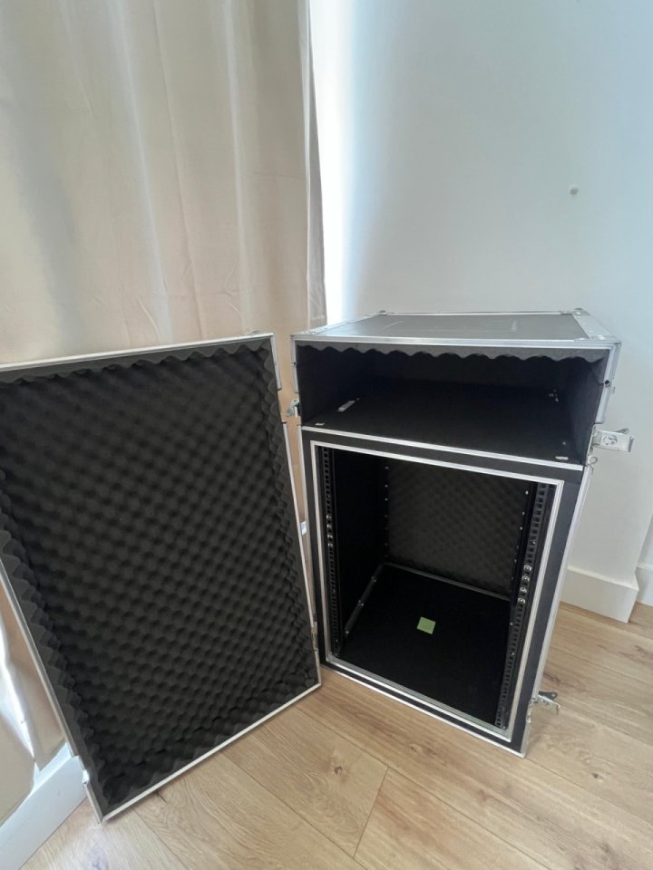 Mueble Rack DJ / Sonido Profesional Fonestar FRM-175 + Tapas Mesa de segunda mano · Foto 5 de 9 · Madrid · 300 €
