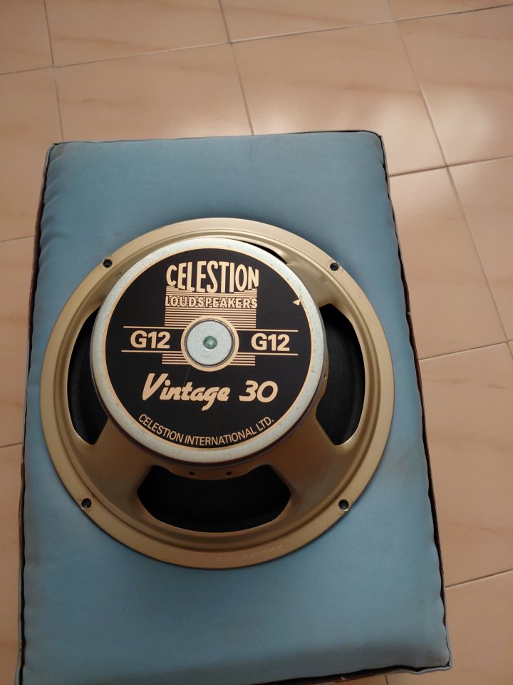 Celestion Vintage 30 8 ohmios de segunda mano · Foto 1 de 4 · Valencia · 65 €