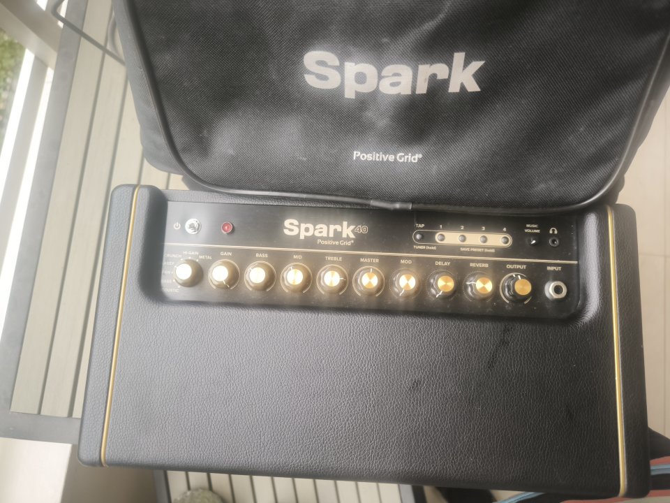 REBAJADO Positive Grid Spark excelente estado ¡Envío incluido! de segunda mano · Foto 3 de 3 · Murcia · 135 €