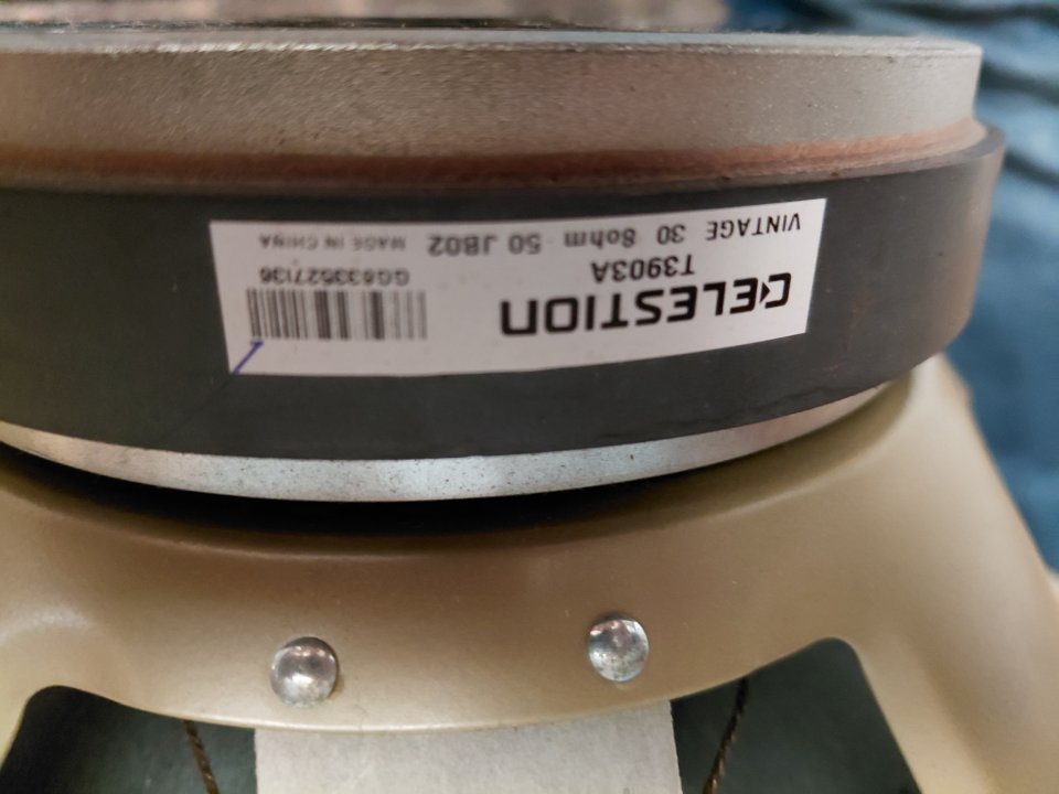 Celestion Vintage 30 8 ohmios de segunda mano · Foto 2 de 4 · Valencia · 65 €