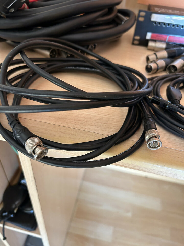 Cableado, conectores y adaptadores