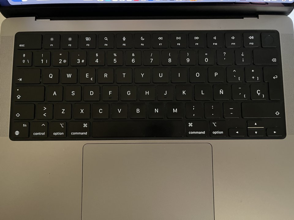 Apple MacBook Pro M1 Pro 8 CPU/14 GPU 14" de segunda mano · Foto 2 de 7 · Las Palmas · 790 €