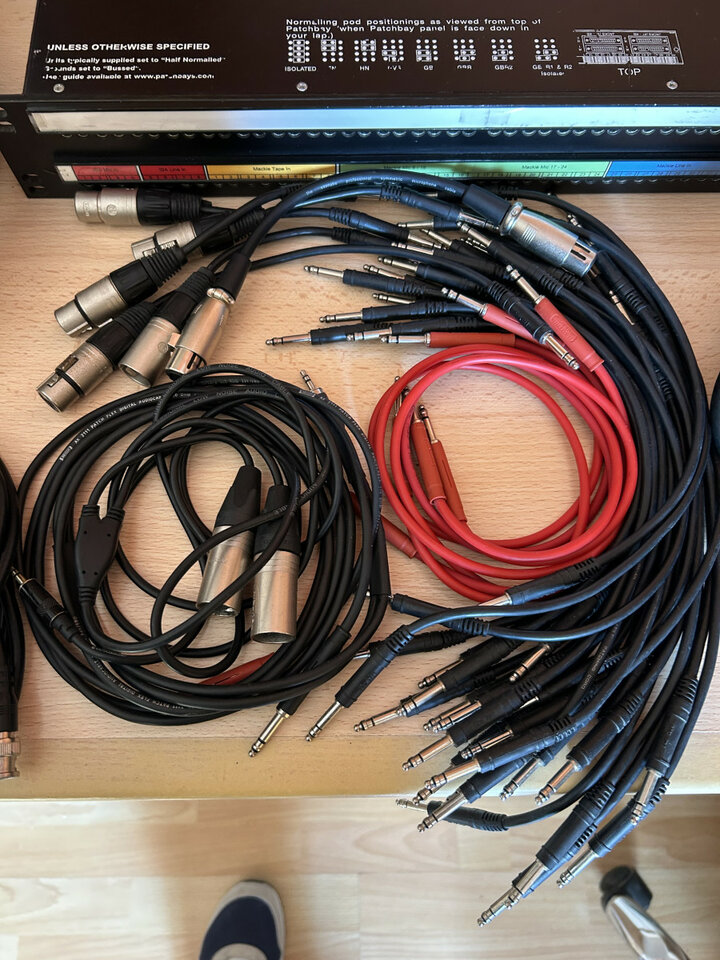 Cableado, conectores y adaptadores