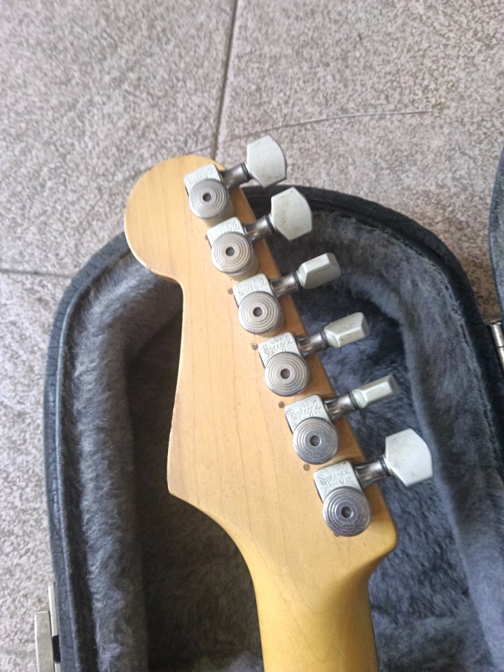 Fender strato japonesa de segunda mano · Foto 7 de 10 · A Coruña · 500 €