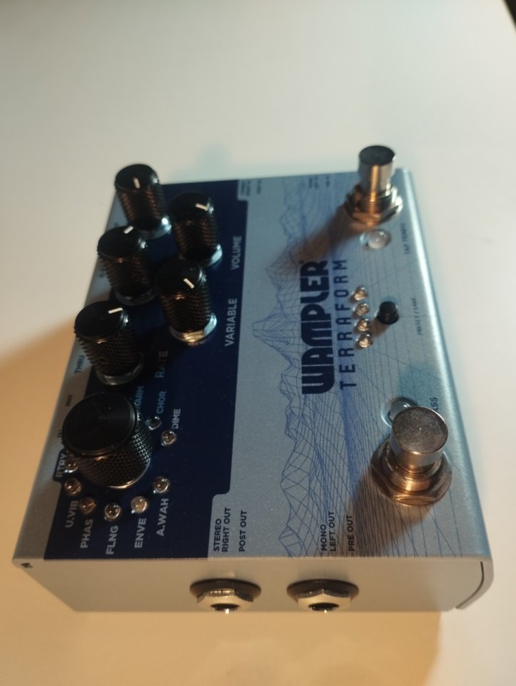 Wampler Terraform multiefectos de modulación