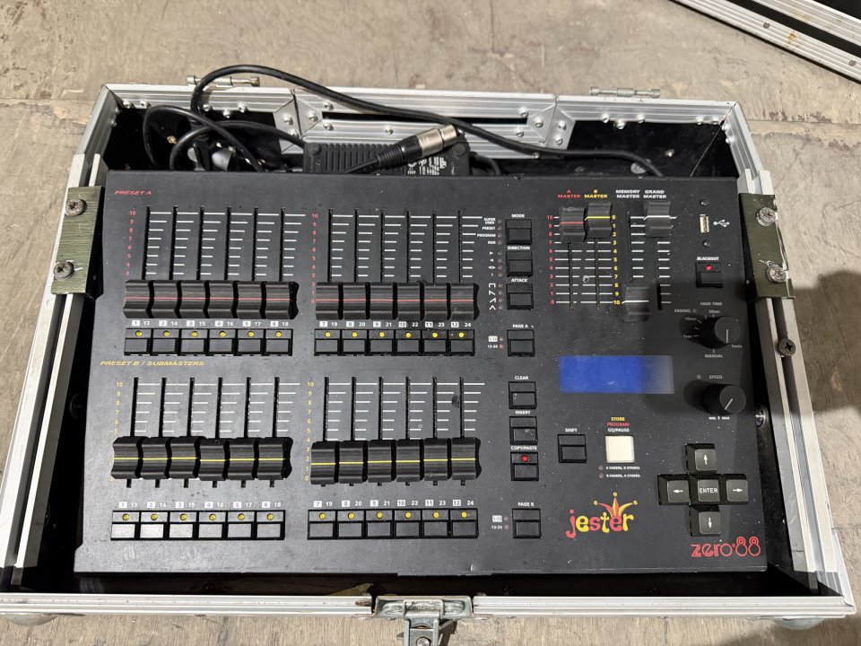 Zero 88 Jester 12/24 Escritorio de control de iluminación