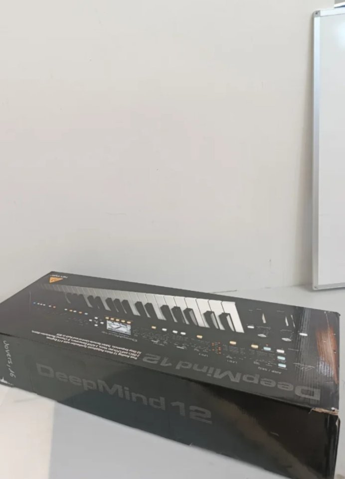 Sintetizador analógico Behringer deepmind 12