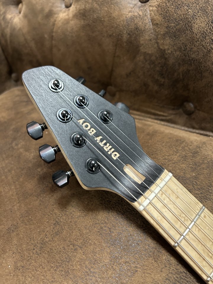 Dirty boy  guitars Blues Saraceno