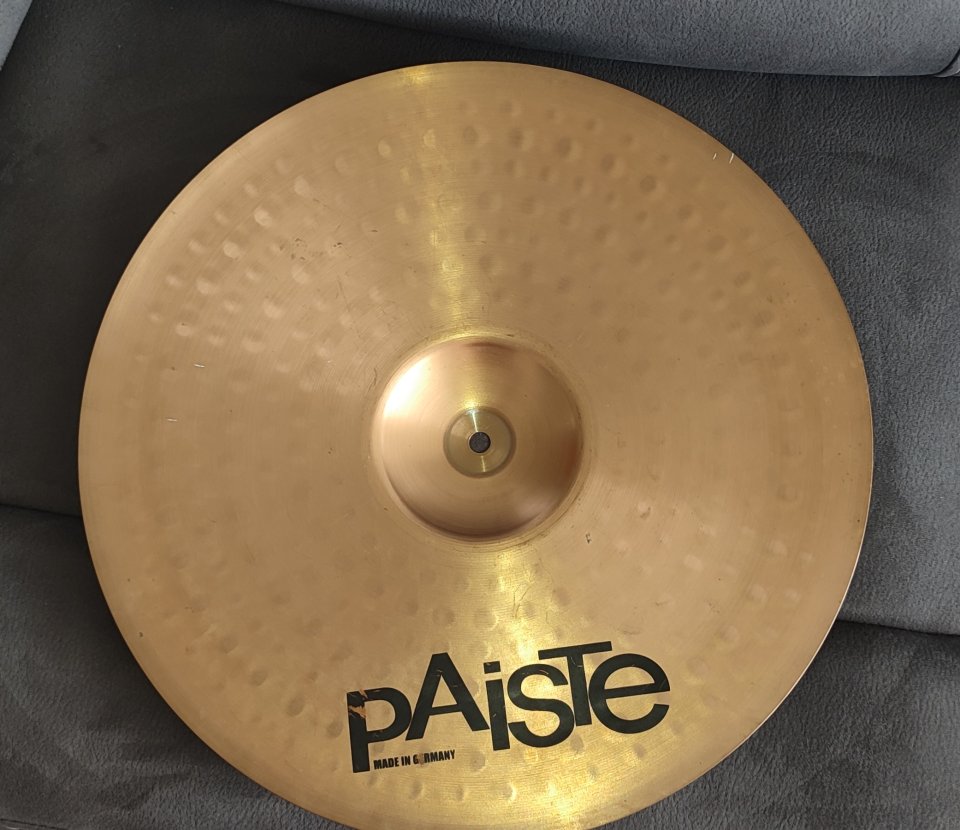Set Paiste PST5 + funda gratis DrumFire de segunda mano · Foto 6 de 7 · Barcelona · 320 €