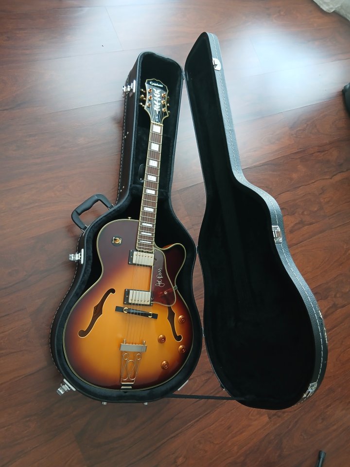 Epiphone Emperor II Joe Pass Corea de segunda mano · Foto 1 de 7 · Badajoz · 600 €