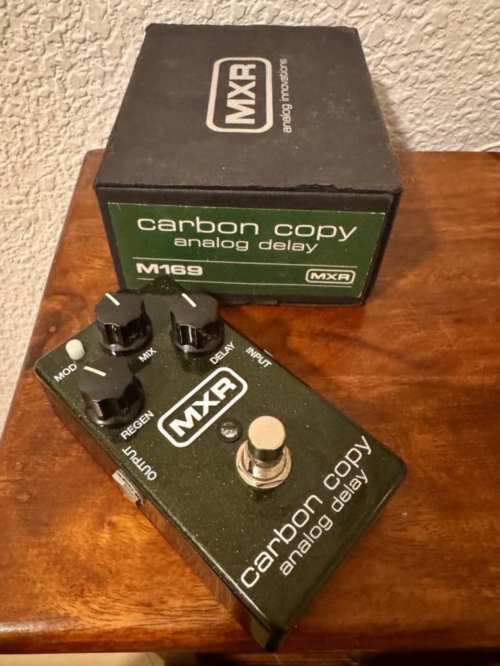 Delay analógico MRX Carbon Copy