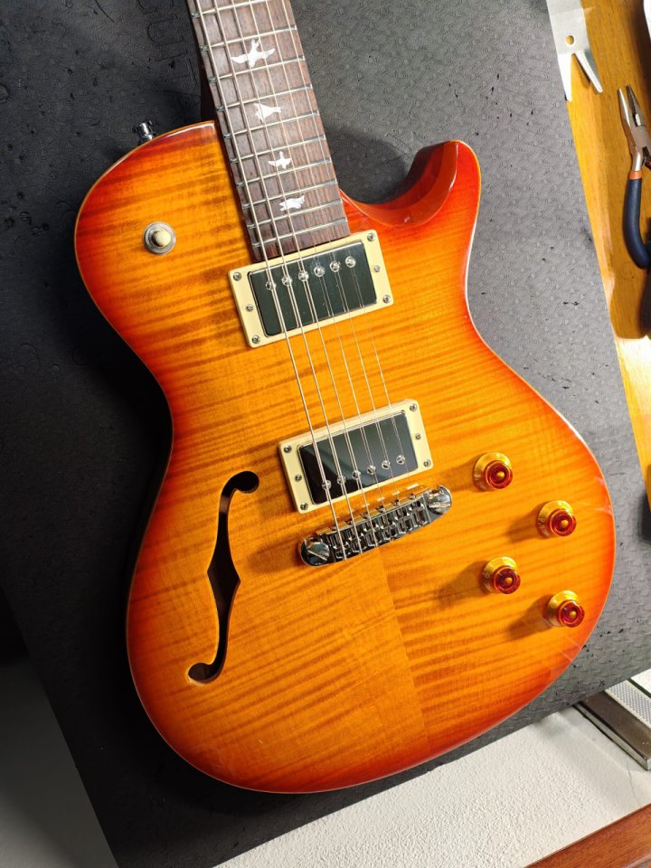 PRS SE Zach Myers Semi-Hollow (2014–2017) Gotoh Locking + Upgrade Pastillas de segunda mano · Foto 1 de 5 · Pontevedra · 720 €