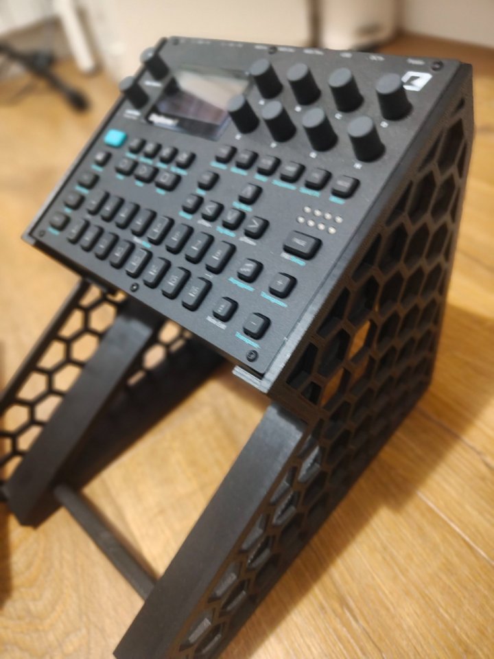 Digitone 2 en garantía + extras de segunda mano · Foto 2 de 4 · Sevilla · 830 €