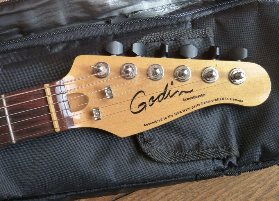 GODIN ACOUSTICASTER de segunda mano · Foto 3 de 10 · Zaragoza · 1300 €