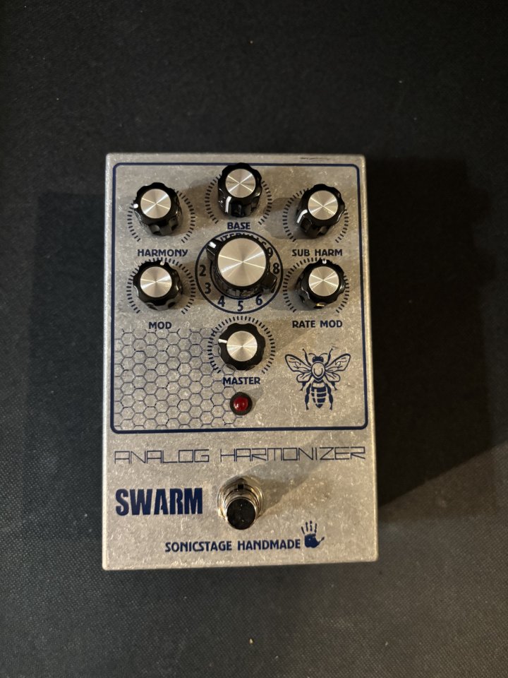 Sonicstage Swarm Analog Harmonizer Pedal de segunda mano · Foto 1 de 4 · Girona · 135 €