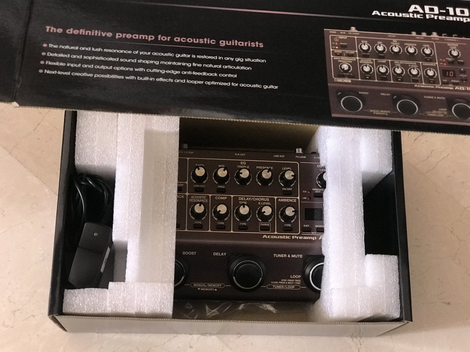 Boss AD-10 – Preamp/DI para guitarra acústica (como nuevo)