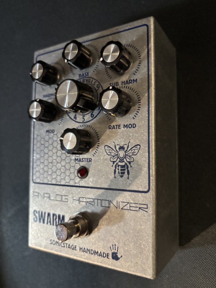 Sonicstage Swarm Analog Harmonizer Pedal de segunda mano · Foto 3 de 4 · Girona · 135 €
