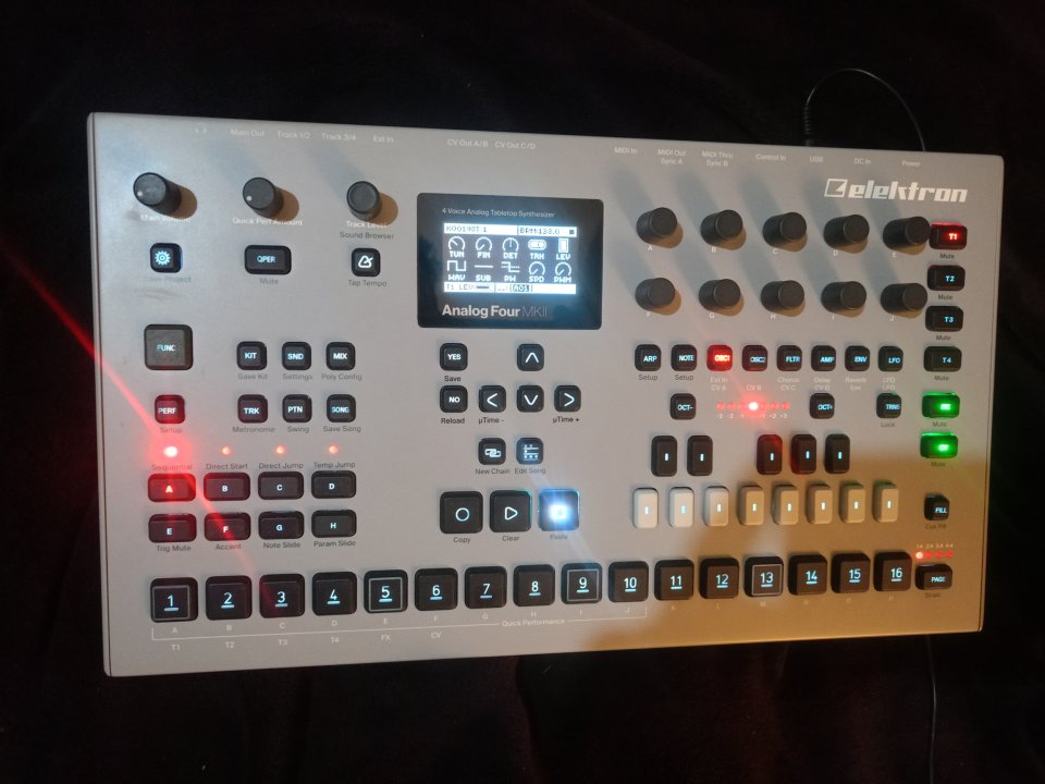 Elektron analog four mk2 de segunda mano · Foto 1 de 3 · Madrid · 700 €