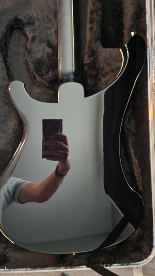 Rickenbacker 4003 Jetglo 2025. Nuevo sin estrenar.