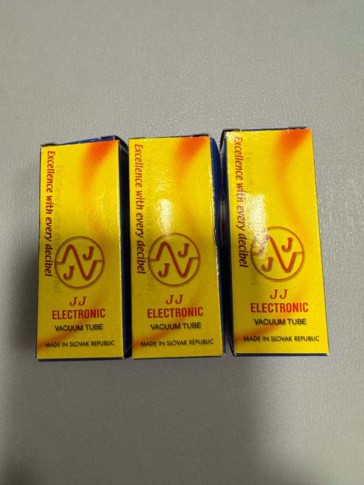 Juego de válvulas de vacío JJ Electronics 12AX7 ECC83