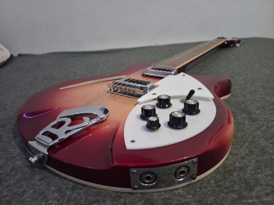 Guitarra Rickenbacker 360 FG, Año 2006 con estuche original de segunda mano · Foto 2 de 10 · Murcia · 1900 €