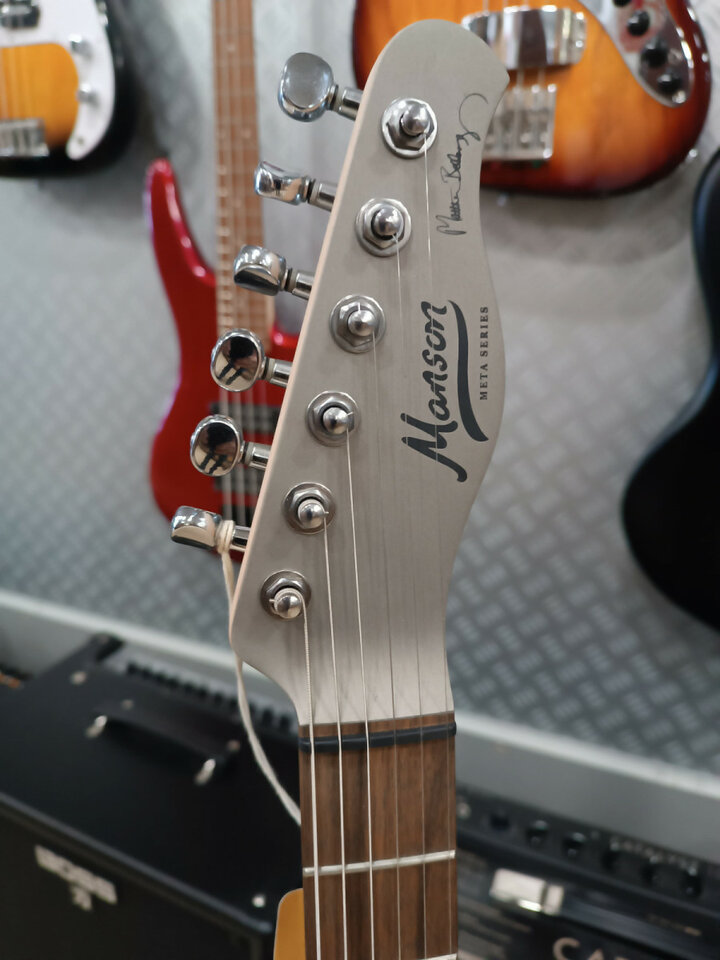 Cort MBM-1 Manson Meta Silver Signature Matthew Bellamy (Muse).