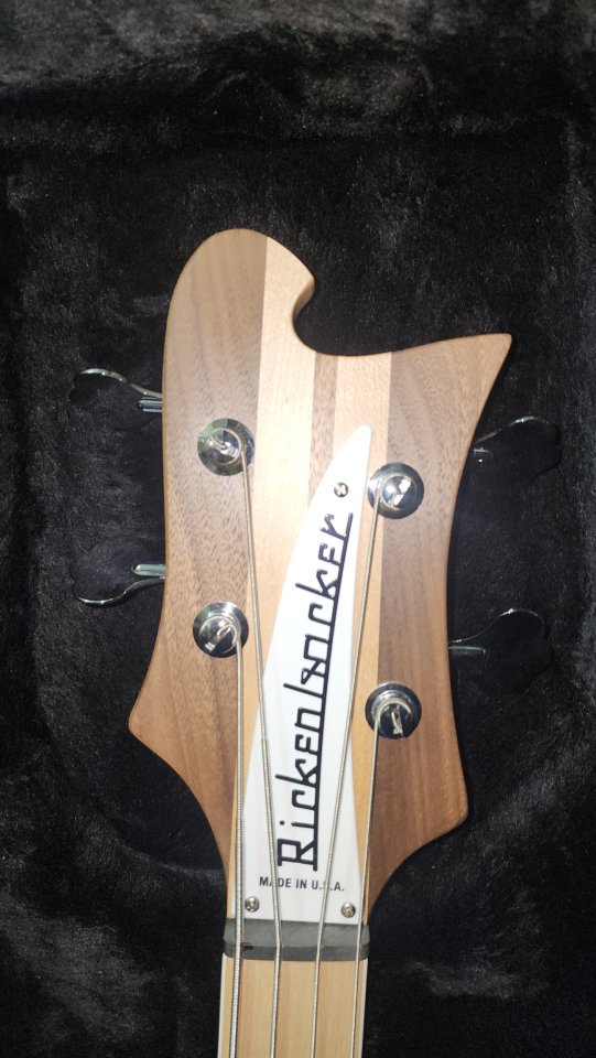 Rickenbacker 4003 Walnut 2025. Nuevo sin estrenar.