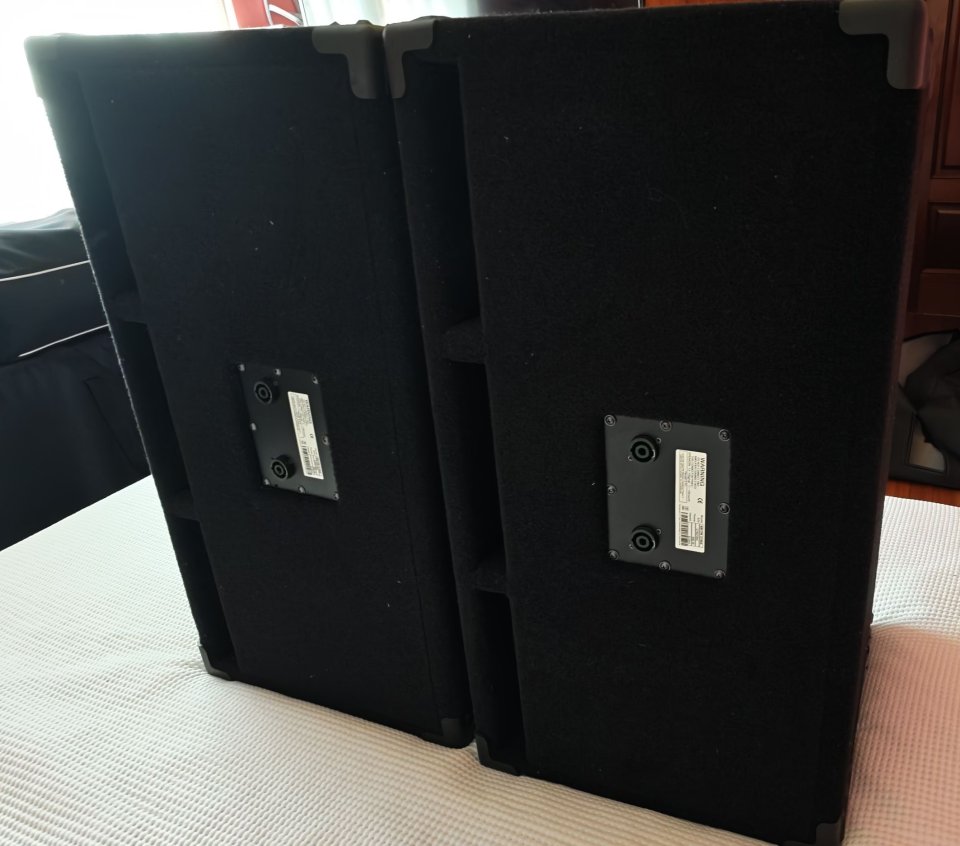 Dos Pantallas bajo Markbass NY Ninja 122 + fundas acolchadas NUEVAS de segunda mano · Foto 3 de 10 · Lugo · 650 €