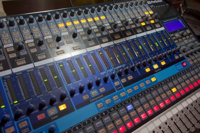 Presonus Studiolive 24.4.2 Mesa interface sonido