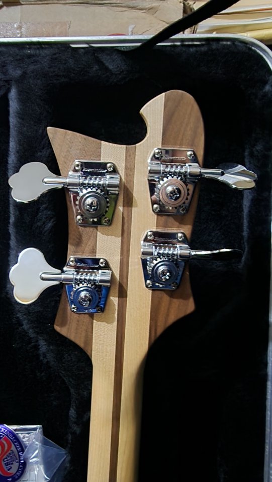 Rickenbacker 4003 Walnut 2025. Nuevo sin estrenar.