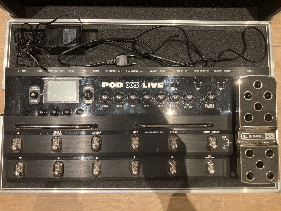 POD X3 LIVE + Flight Case + Funda y Caja original.