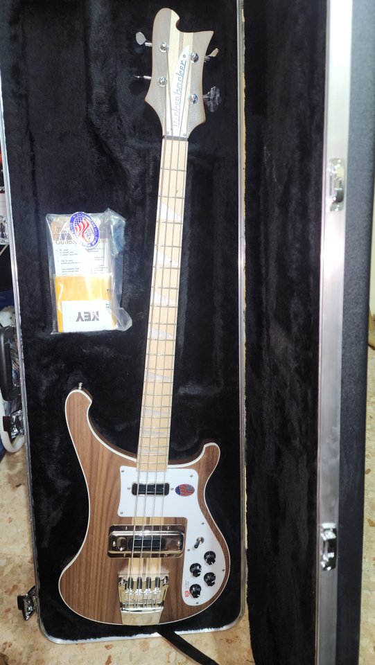 Rickenbacker 4003 Walnut 2025. Nuevo sin estrenar.