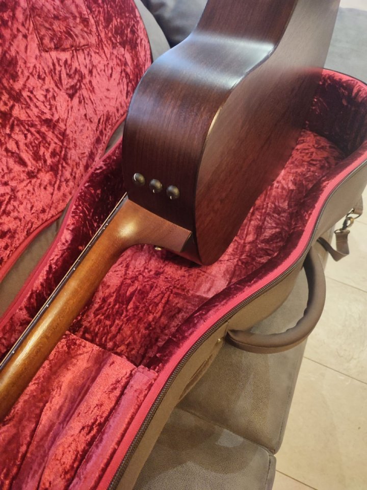 Taylor ad17e de segunda mano · Foto 3 de 9 · Alicante · 950 €