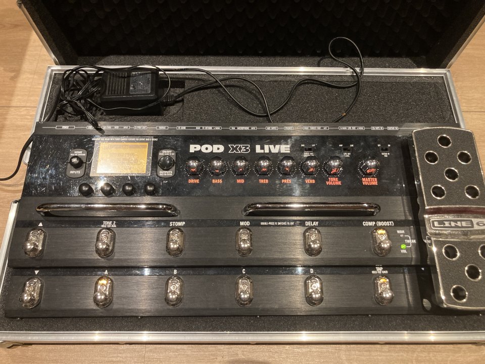 POD X3 LIVE + Flight Case + Funda y Caja original.