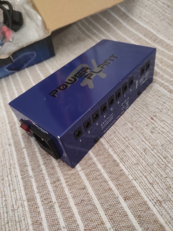 Harley Benton power plant de segunda mano · Foto 3 de 3 · Valencia · 28 €