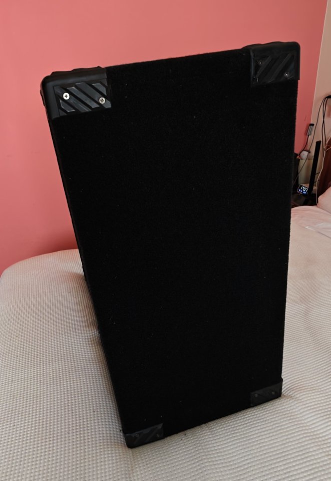 Dos Pantallas bajo Markbass NY Ninja 122 + fundas acolchadas NUEVAS de segunda mano · Foto 7 de 10 · Lugo · 650 €