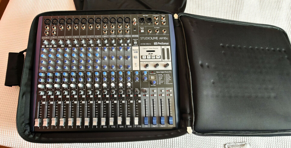 PreSonus StudioLive AR16c + funda, estuche, tarjetas y etiquetas magnéticas