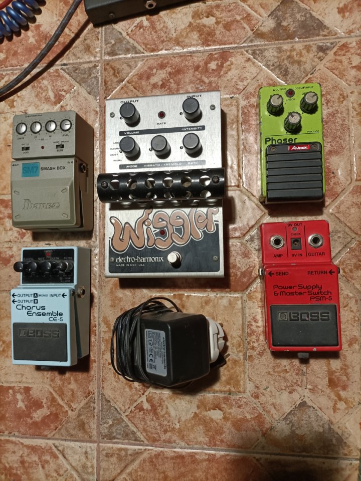 Pedales...Boss,Electro Harmonix,Ibanez,... NUEVOS CAMBIOS Y PEDALES de segunda mano · Foto 1 de 9 · Alicante · 150 €