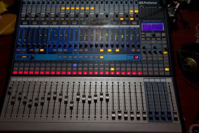 Presonus Studiolive 24.4.2 Mesa interface sonido