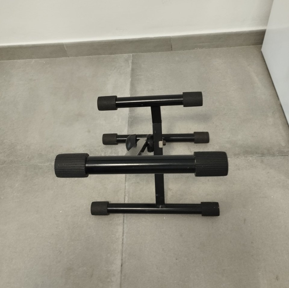 Soporte amplificador guitarra/bajo de segunda mano · Foto 4 de 4 · Málaga · 20 €
