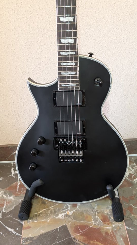 ESP LTD EC-1000FR LH Black Satin de segunda mano · Foto 1 de 7 · Málaga · 750 €