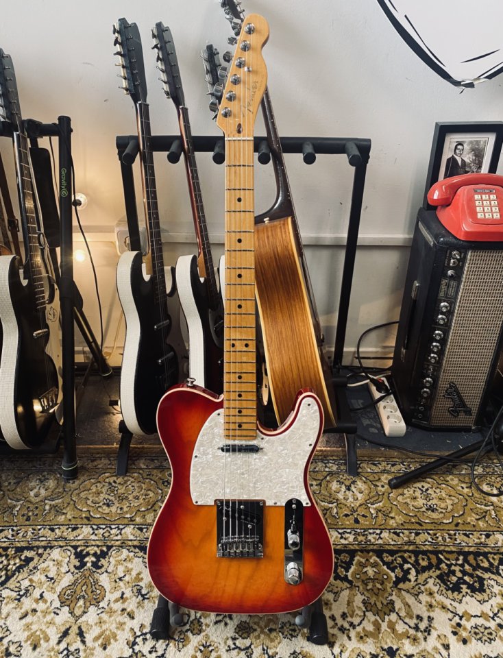 Fender Telecaster Ultra Red Plasma Burst de segunda mano · Foto 1 de 5 · Madrid · 2000 €