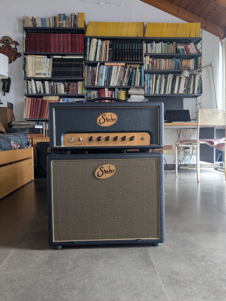 Suhr Badger 18 con pantalla a juego