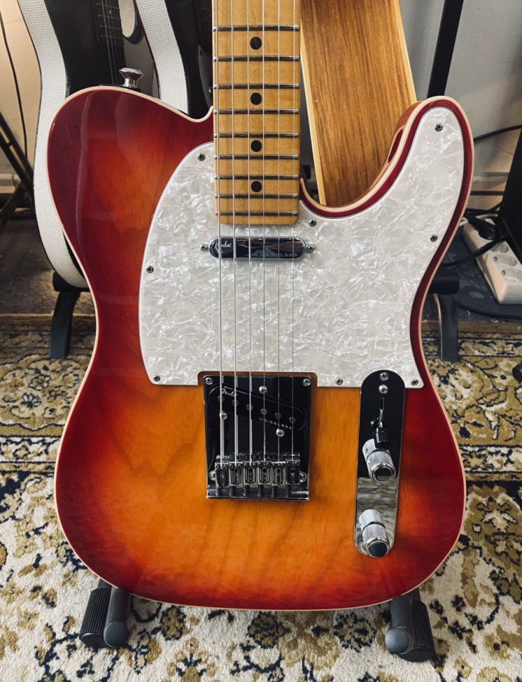 Fender Telecaster Ultra Red Plasma Burst de segunda mano · Foto 2 de 5 · Madrid · 2000 €
