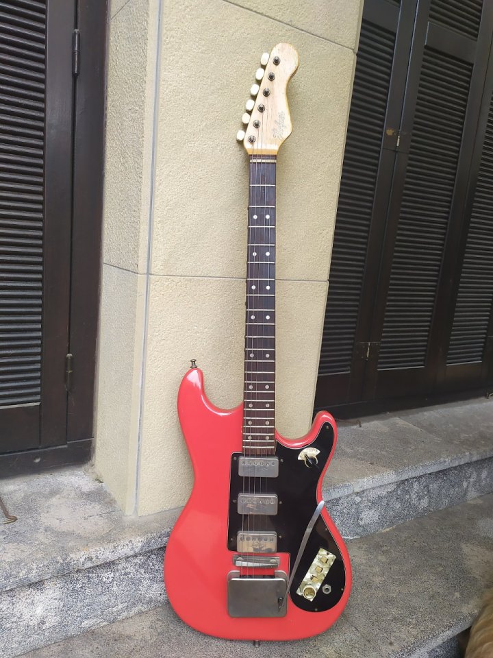 Hofner Super Solid V3 173. Necesita arreglos.