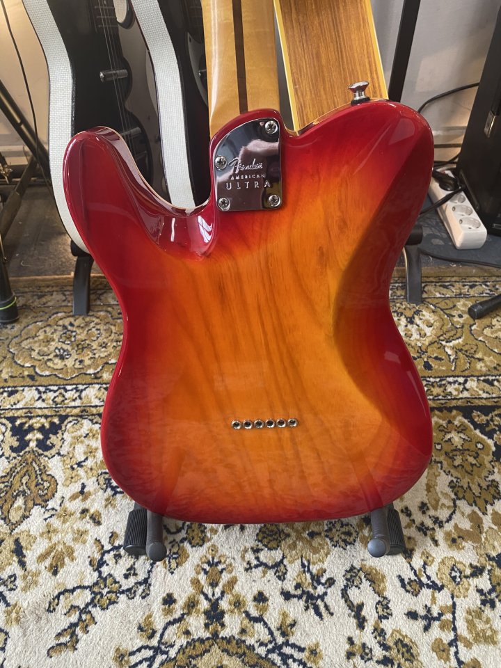 Fender Telecaster Ultra Red Plasma Burst de segunda mano · Foto 3 de 5 · Madrid · 2000 €