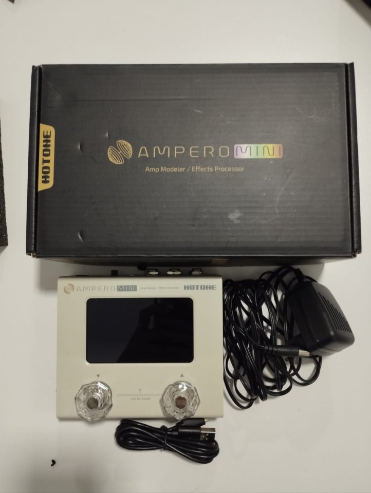 Ampero Mini Hotone + 2 pulsadores de segunda mano · Foto 2 de 7 · Málaga · 120 €